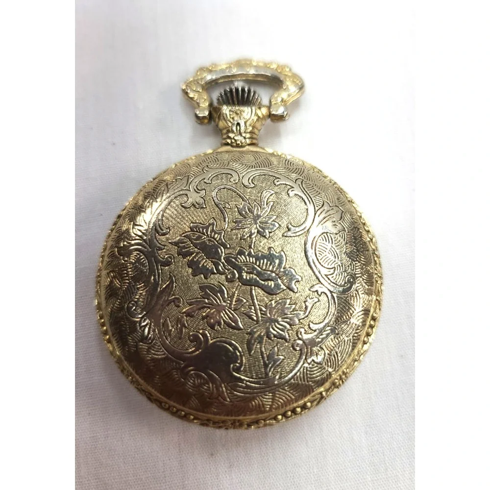 Vintage LTD Pocket Watch New Battery Hunting Dogs and Hunter